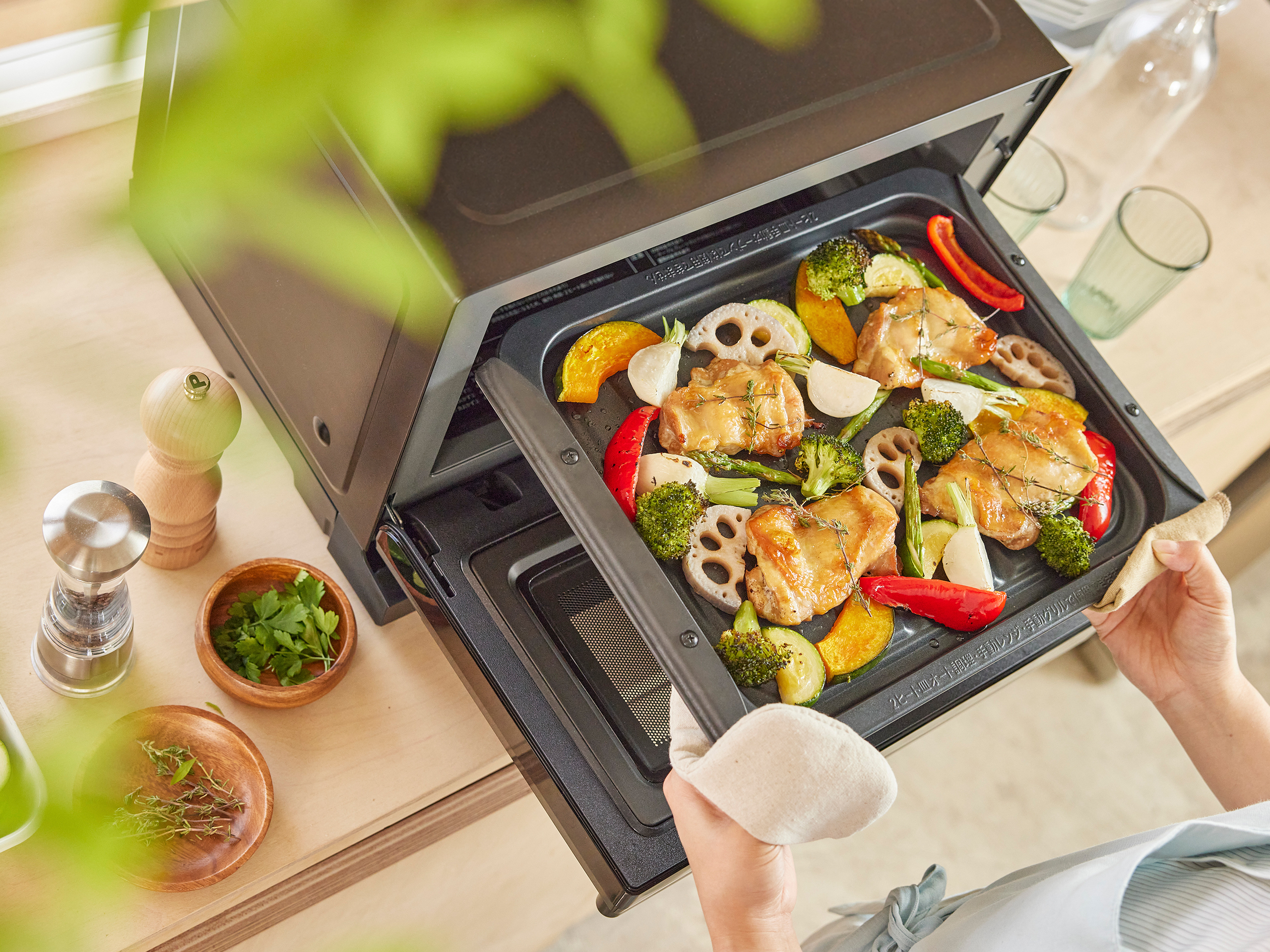 2022年製 食材を美味しく焼き上げる卓上調理器 『グラファイトグリラー』-
